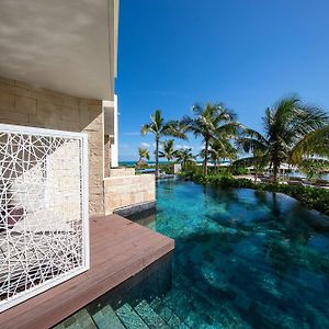 Suite Junior con Vistas a la Piscina